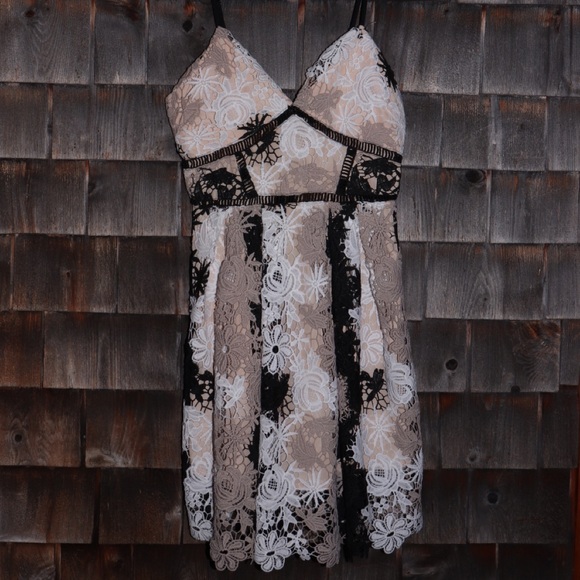 Romeo & Juliet Couture Dresses & Skirts - Romeo and Juliet dress size small